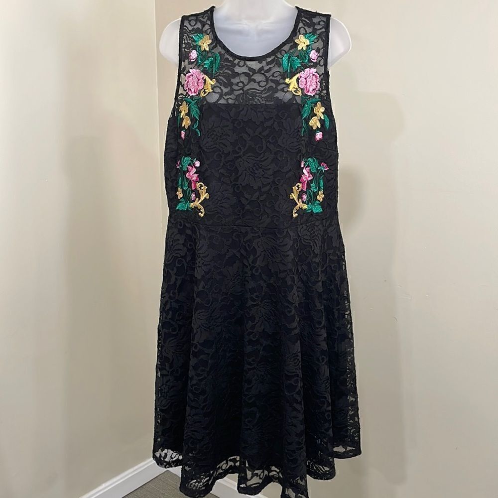 NWOT Thalia Sodi black lace floral dress. Size XL extra large 14/16